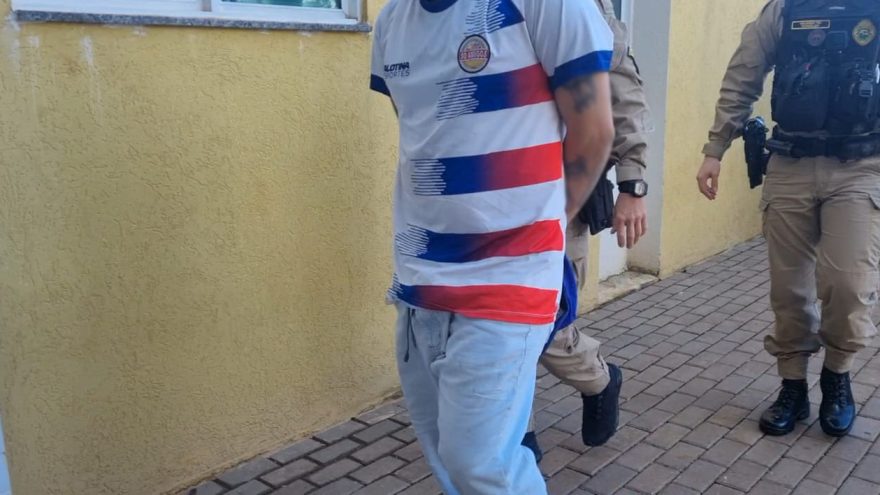 Homem é detido pela PM após denúncia de violência doméstica no Brasmadeira, em Cascavel