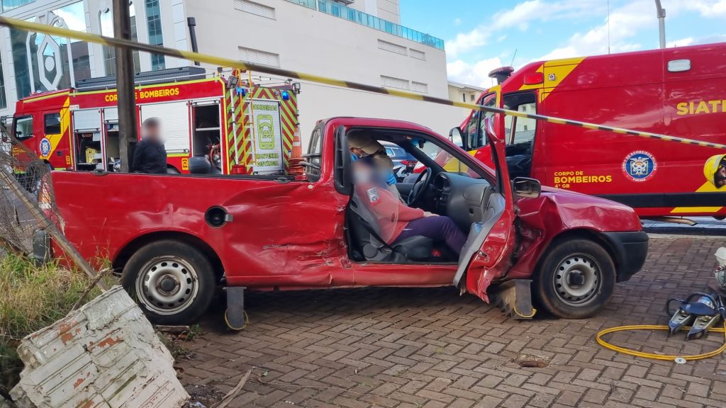 Idosa fica ferida em violento acidente de trânsito no Centro