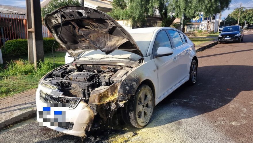 Motor de Cruze fica destruído após incêndio no Bairro Floresta