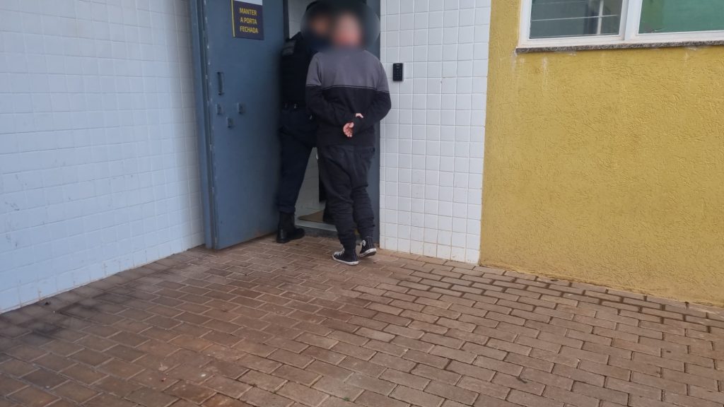 Alterado, homem ameaça cunhado e vai parar na delegacia de Cascavel