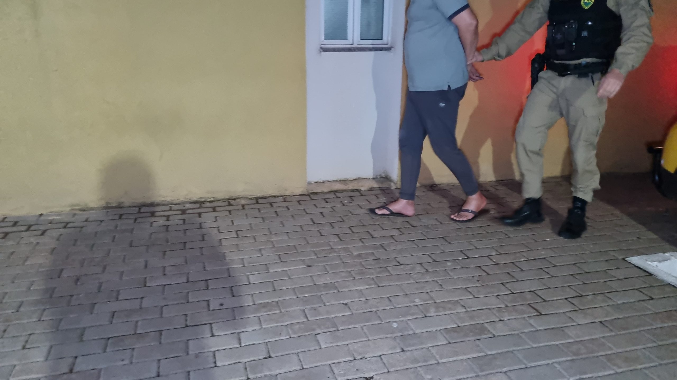 Homem invade casa e ameaça irmã ao pedir dinheiro no bairro Brasília