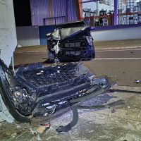 Imagem referente a Cacetada! Motociclista fica em estado grave após atingir automóvel na Rua Francisco Bartinik