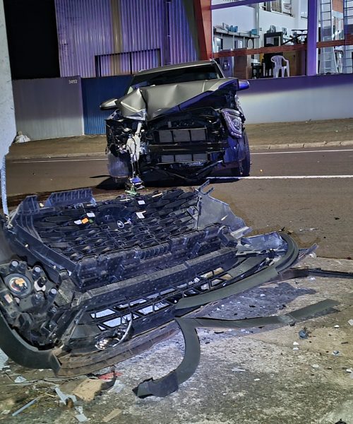Imagem referente a Cacetada! Motociclista fica em estado grave após atingir automóvel na Rua Francisco Bartinik