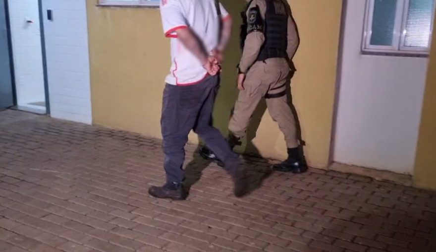 Homem suspeito de agredir a mulher é detido pela PM no Bairro Periolo