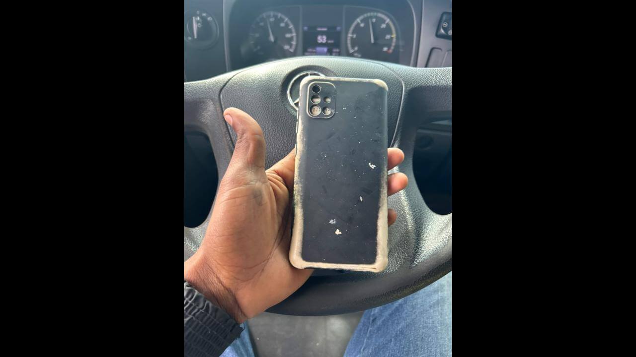 Foi achado celular da marca Samsung no bairro Guarujá