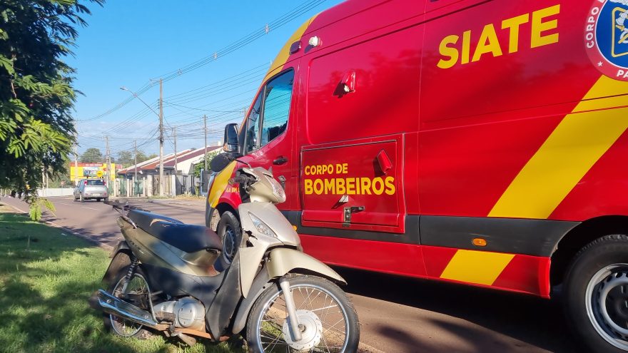 Dois homens ficam feridos após queda de moto no bairro Parque Verde, em Cascavel