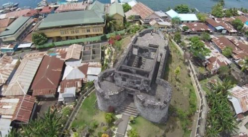 Fort Tolukko: Fortaleza histórica de Ternate atrai visitantes com vista para o passado e o mar Fort Tolukko: Fortaleza histórica de Ternate atrai visitantes com vista para o passado e o mar