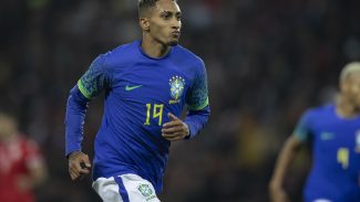 Raphinha e Vinicius Júnior são indicados ao prêmio Bola de Ouro