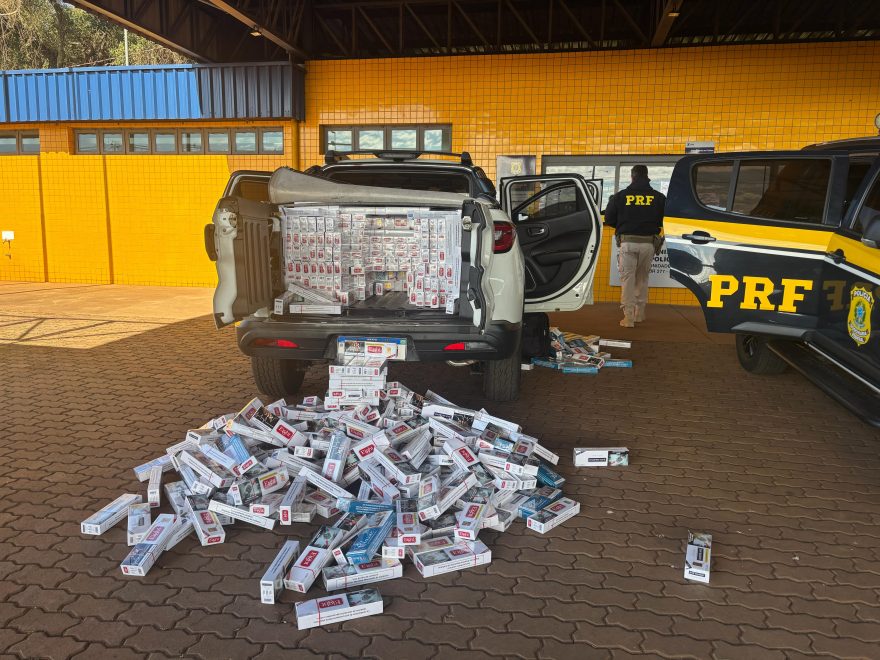 PRF flagra Fiat Toro lotada de cigarros e celulares contrabandeados na BR-369