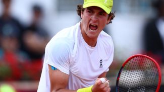 João Fonseca estreia com vitória de virada sobre chinês em Cincinnati