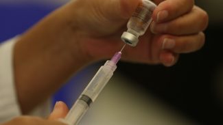 Casos de covid-19 estão em alta no Ceará e no Rio, aponta Fiocruz