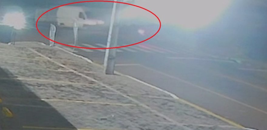 Vítima de grave acidente na Rua Ipanema está na UTI; Câmera flagra forte colisão