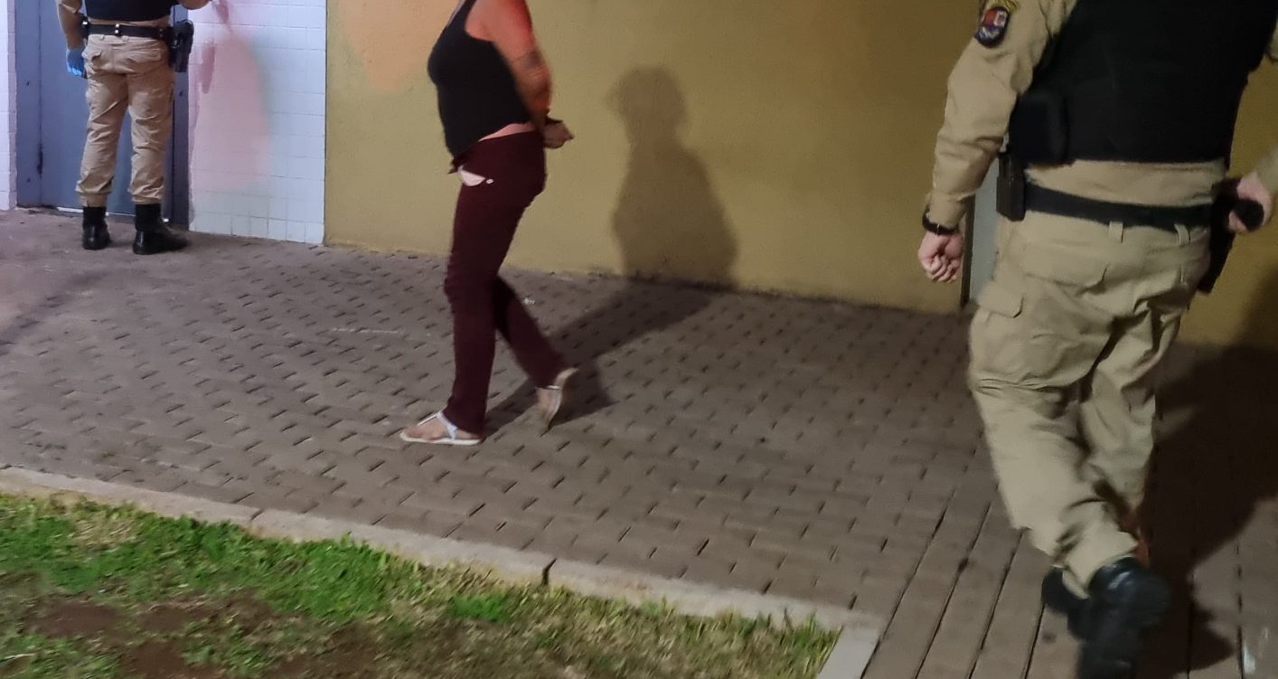 Mulher ameaça a própria tia ao ser flagrada durante tentativa de furto no Bairro Universitário