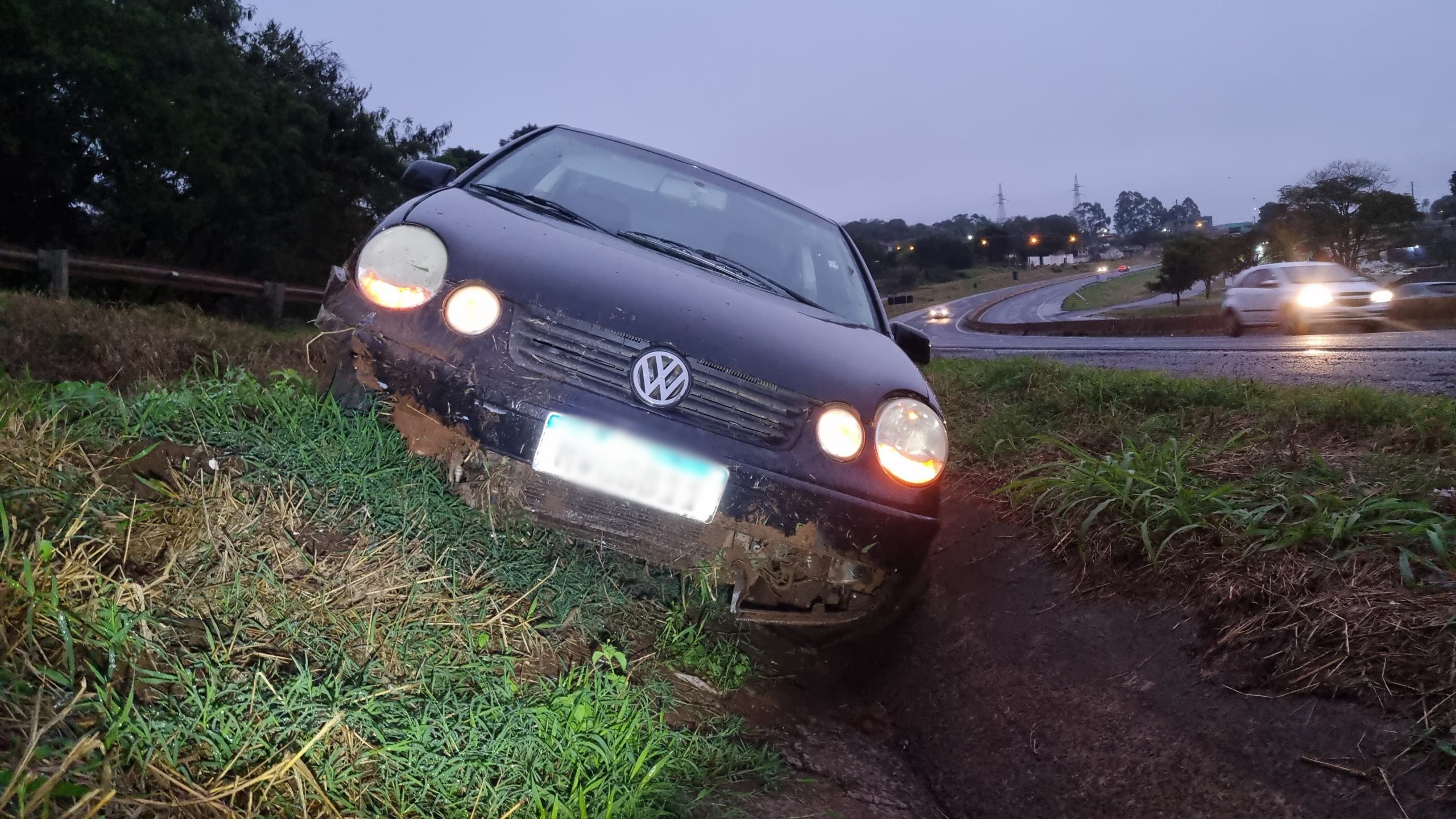 Saída de pista é registrada na rodovia PRc-467, em Cascavel