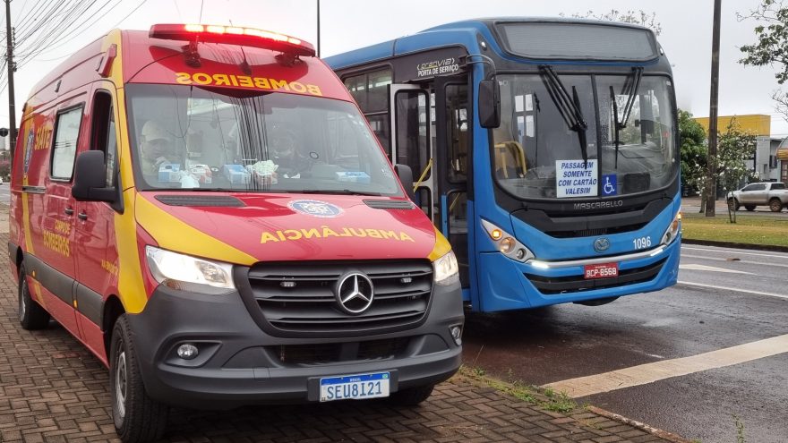 Colisão entre carro e ônibus mobiliza Siate e deixa duas mulheres feridas em Cascavel