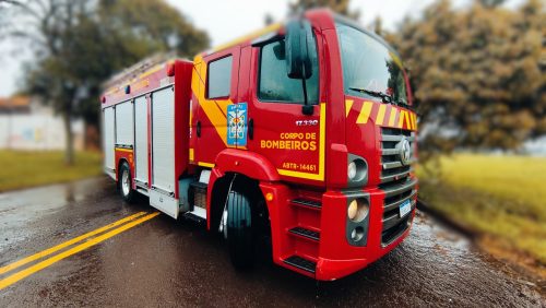 Mulher é resgatada após elevador travar em Cascavel Mulher é resgatada após elevador travar em Cascavel