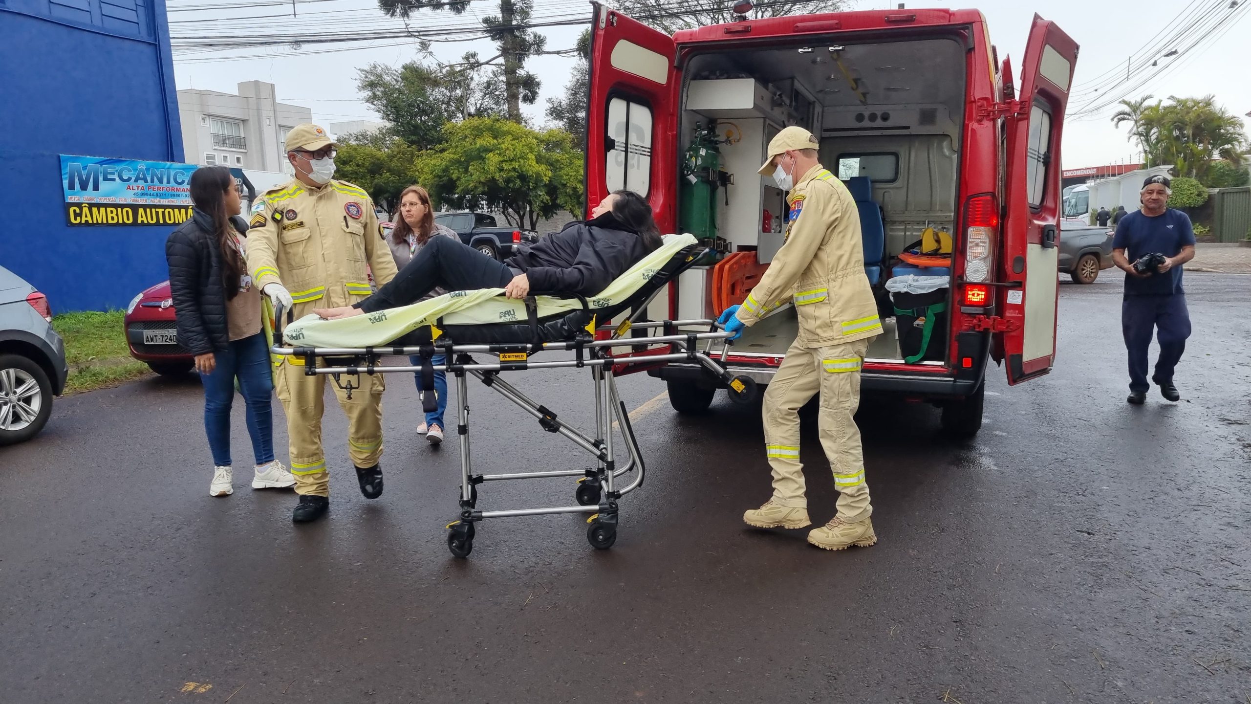 Motociclista fica ferida em acidente no Bairro Alto Alegre