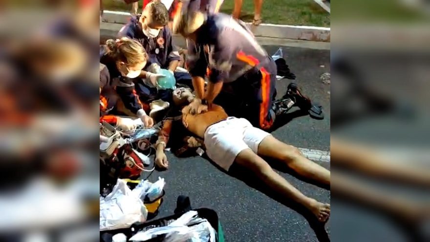Jovem sofre descarga elétrica ao encostar em poste no estacionamento de shopping