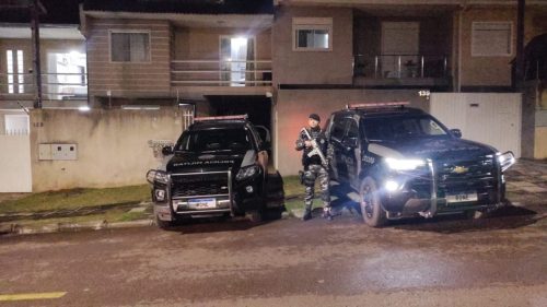 Santa Felicidade: RONE estoura fábrica de drogas em sobrado de luxo e prende dupla Santa Felicidade: RONE estoura fábrica de drogas em sobrado de luxo e prende dupla