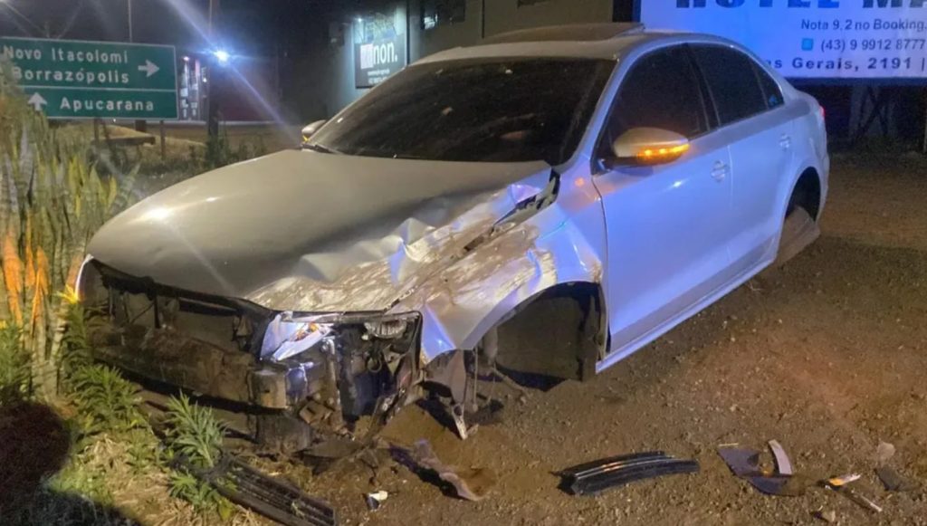 Jetta é abandonado após acidente na BR-369