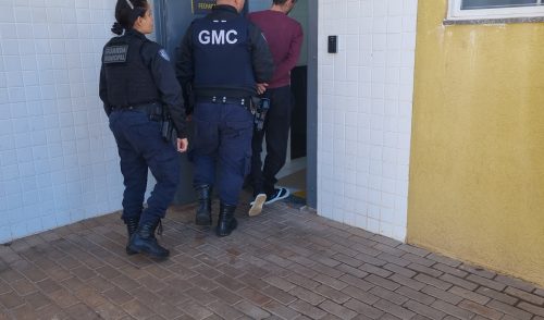 Apreensão de veículo termina com homem detido pela Guarda Municipal Imagem referente a Apreensão de veículo termina com homem detido pela Guarda Municipal
