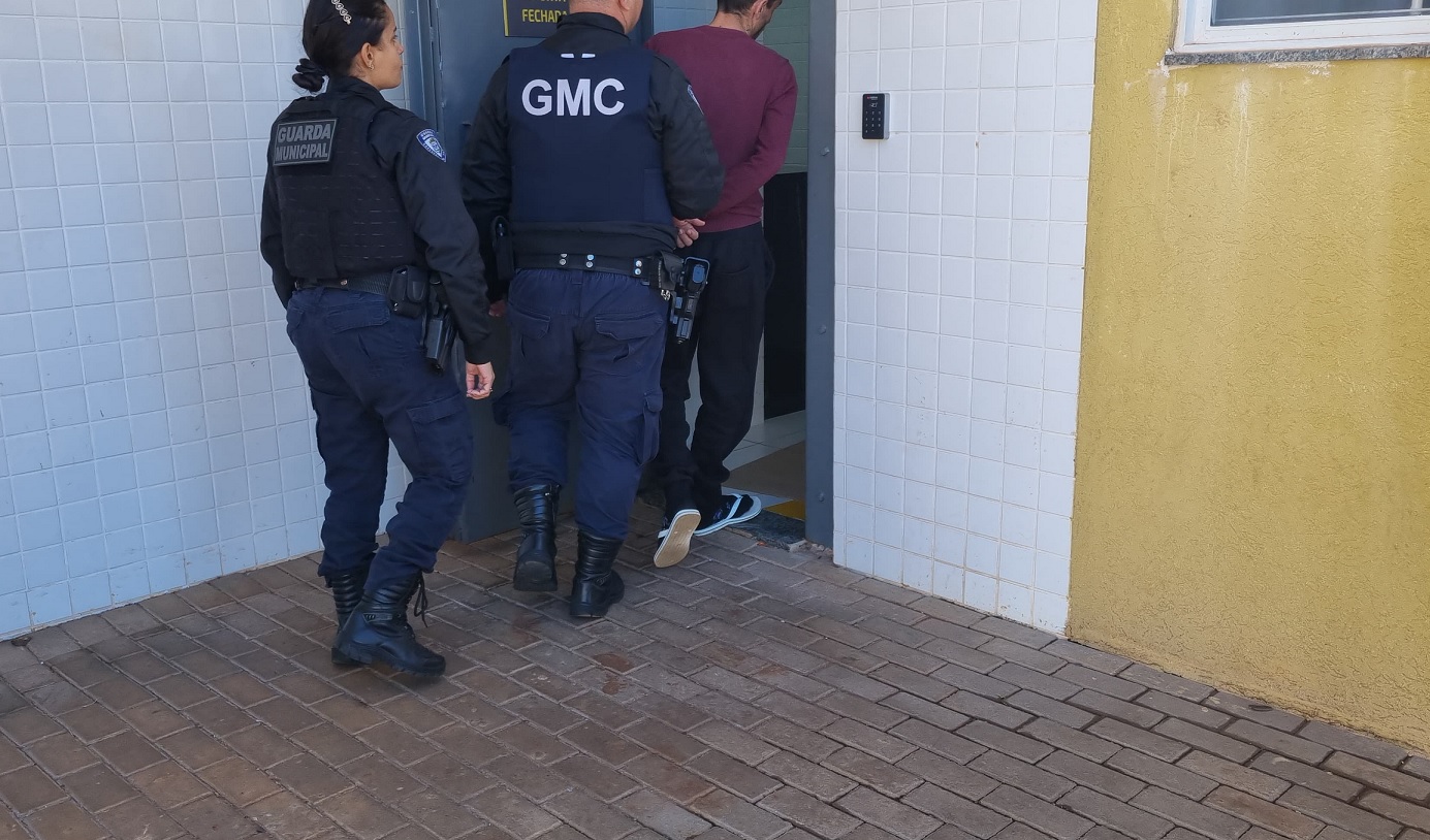 Apreensão de veículo termina com homem detido pela Guarda Municipal