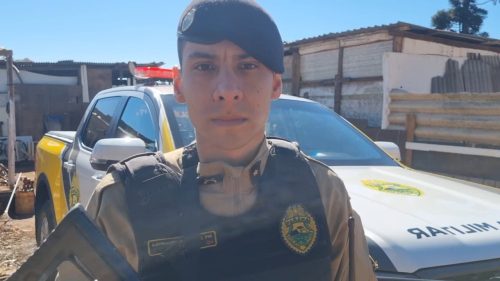 Ford Ka furtado estava sendo dirigido por usuária de drogas, diz PM Ford Ka furtado estava sendo dirigido por usuária de drogas, diz PM