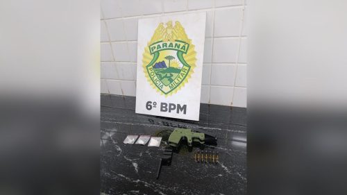 Homem é preso por disparo de arma de fogo e posse de drogas no Bairro Brazmadeira Homem é preso por disparo de arma de fogo e posse de drogas no Bairro Brazmadeira
