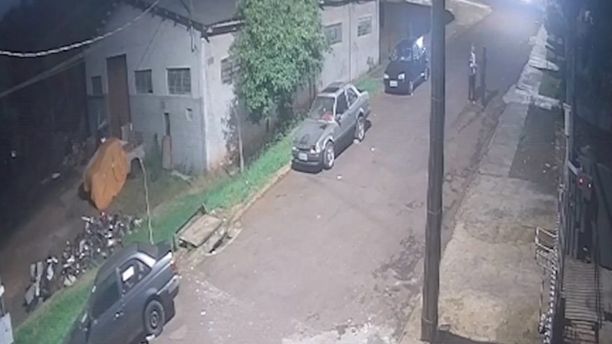 Por outro ângulo, vídeo mostra homem sendo assassinado em Cascavel; autor e vítima discutiram
