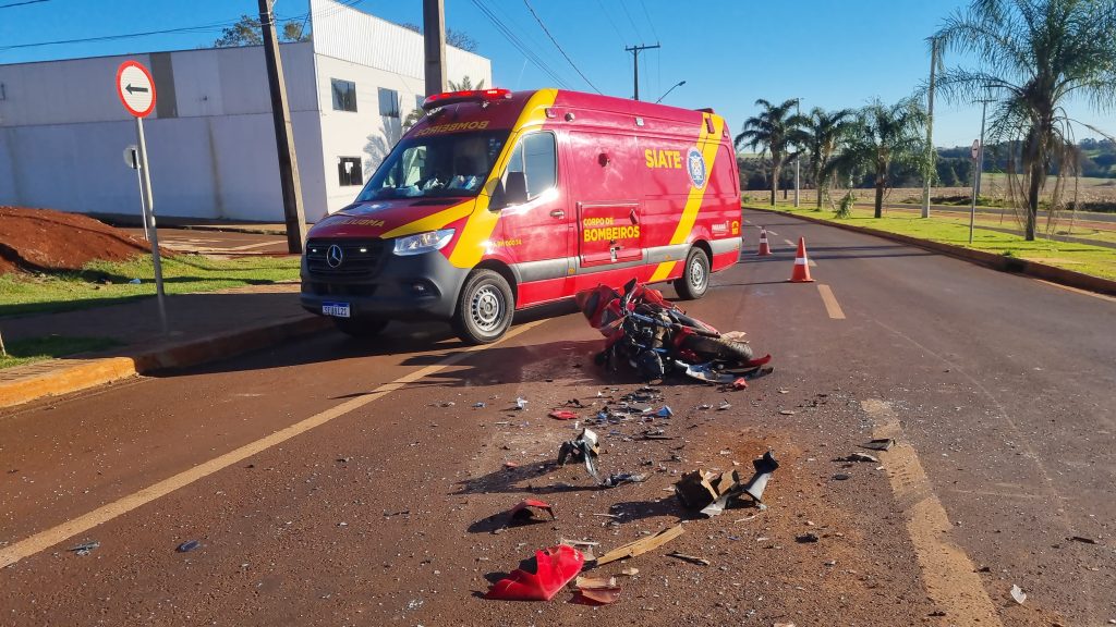Cacetada! Mulher fica ferida após acidente na Avenida Piquiri em Cascavel