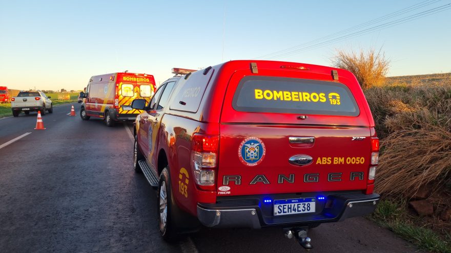 Jovem de 19 anos bate violentamente contra carro na BR-163 em Cascavel