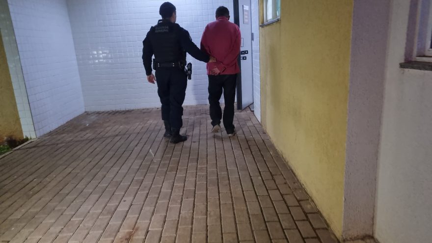 Rapaz é detido pela Guarda Municipal por furto de fios no Bairro São Cristóvão