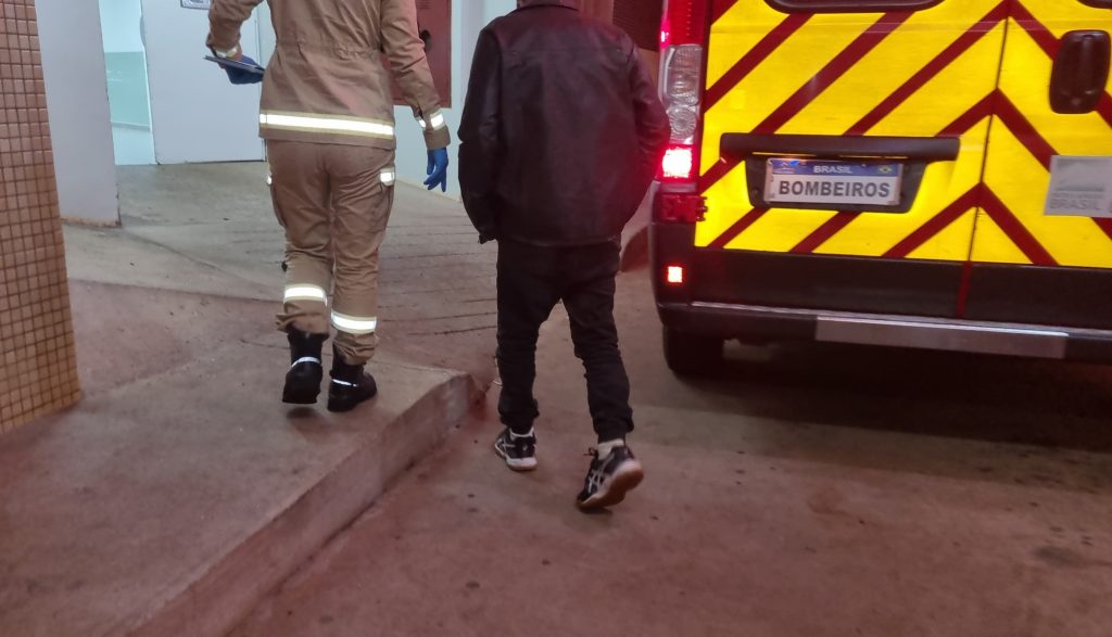 Homem agredido após briga em bar é socorrido pelo Siate no Coqueiral