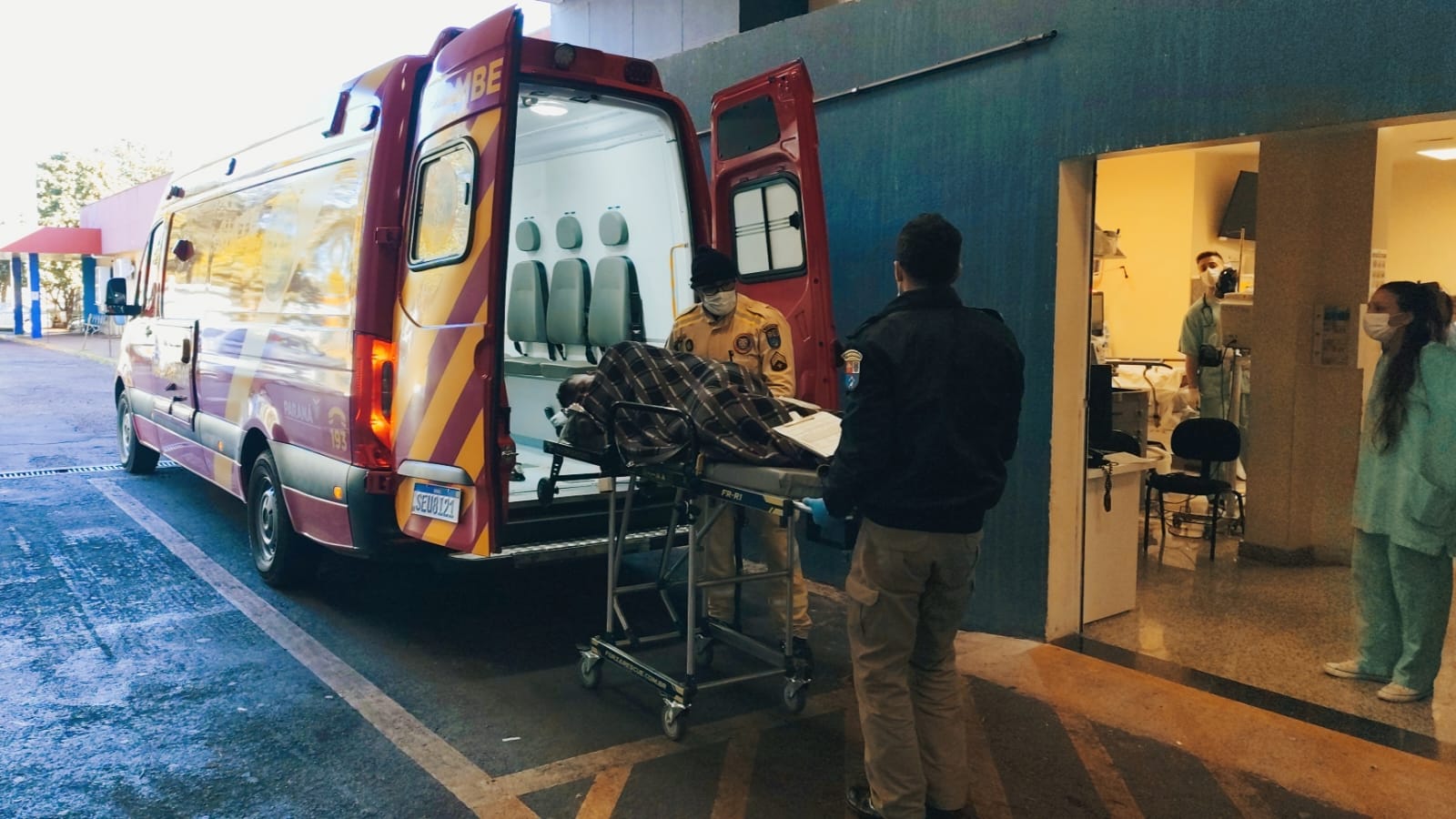 Motorista que apagou incêndio em BMW teve 20% do corpo queimado