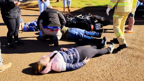 Motociclista e garupa ficam feridos após colisão na Avenida das Pombas Motociclista e garupa ficam feridos após colisão na Avenida das Pombas