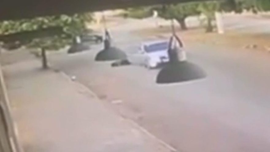 “Eu te perdoei pra isso?”: jovem é espancada e jogada de carro em movimento pelo próprio namorado