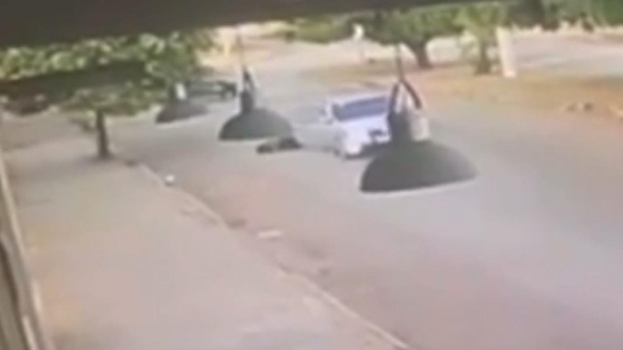 “Eu te perdoei pra isso?”: jovem é espancada e jogada de carro em movimento pelo próprio namorado