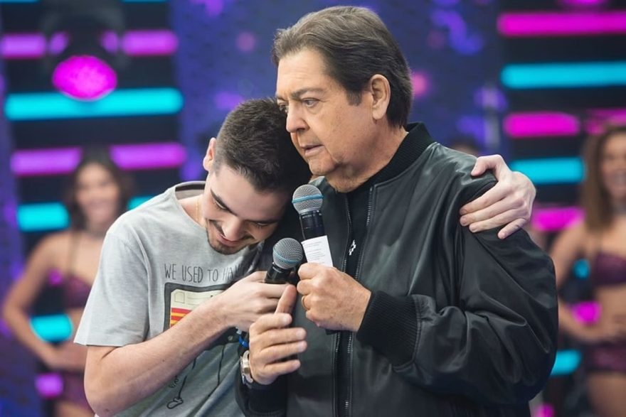 João estreia no SBT e emociona o Brasil com homenagem tocante a Faustão