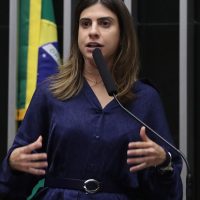 Imagem referente a Deputada acusada de agredir Nikolas não entra em lista de denunciados