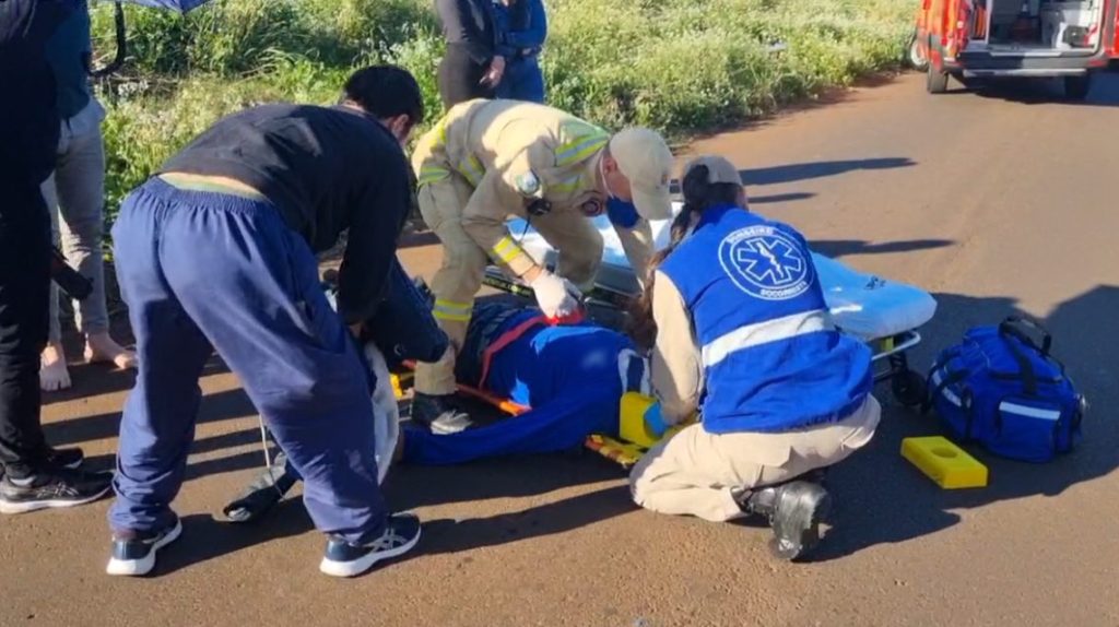 Piloto fica ferido após colisão entre Suzuki Yes e Gol Rua Altemar Dutra