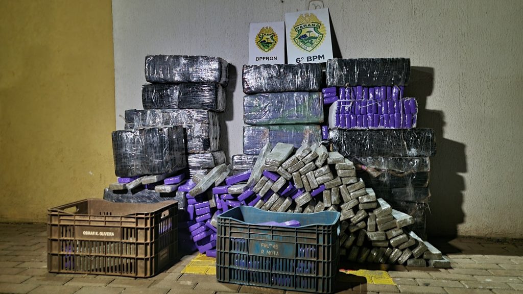 Após perseguição, PM apreende caminhonete carregada com maconha em Cascavel