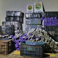 Imagem referente a Após perseguição, PM apreende caminhonete carregada com maconha em Cascavel