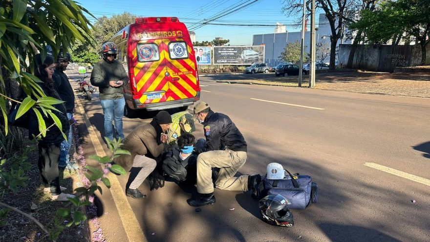 Motociclista fica ferido após acidente no Centro de Cascavel