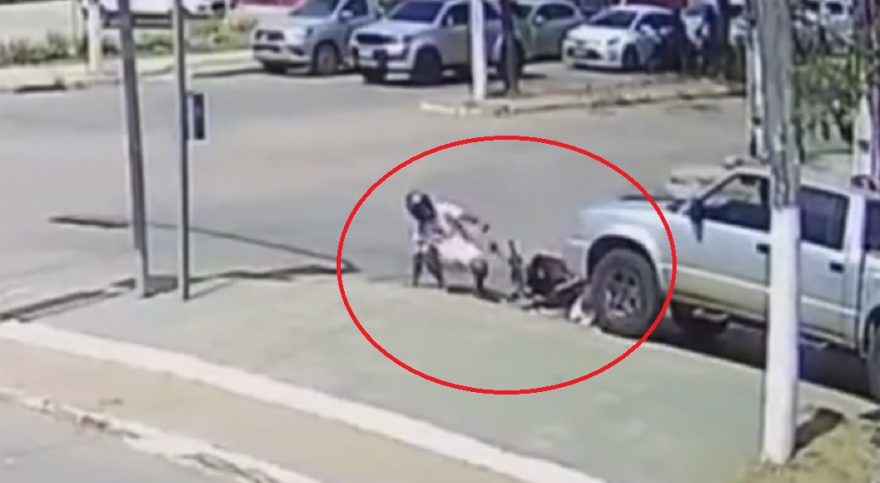 Vídeo: mãe morre atropelada ao lado do filho