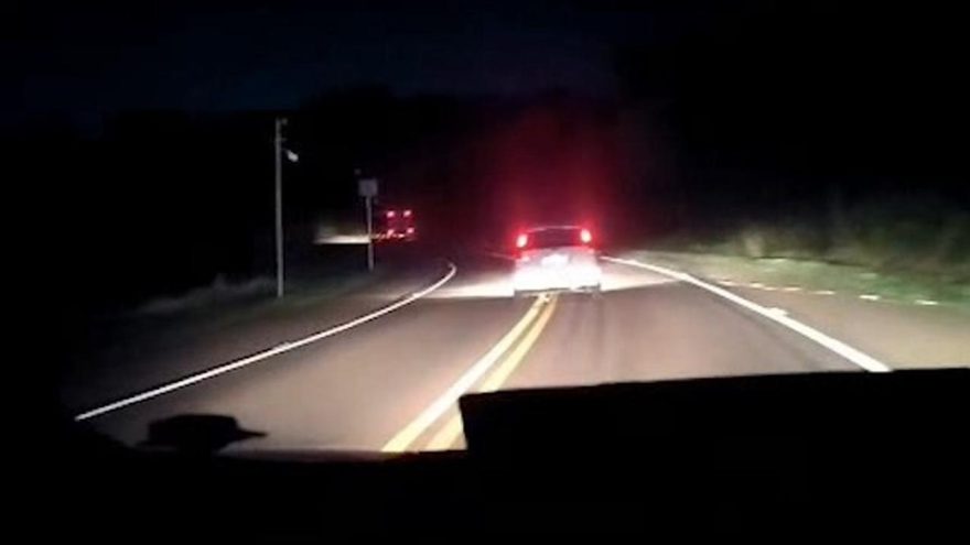 Vídeo registra Fiesta invadindo pista contrária momentos antes de acidente fatal com três ônibus na BR-277