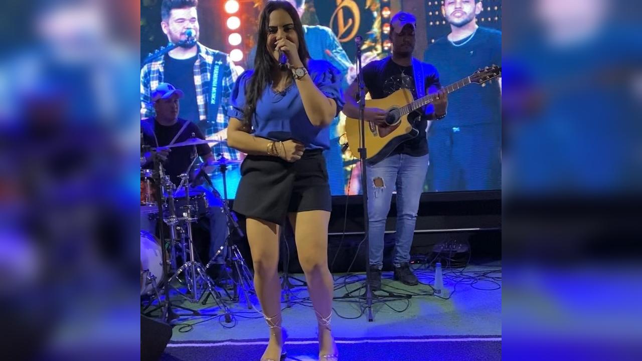Cantora sertaneja morre aos 38 anos após apresentação em show Imagem referente a Cantora sertaneja morre aos 38 anos após apresentação em show