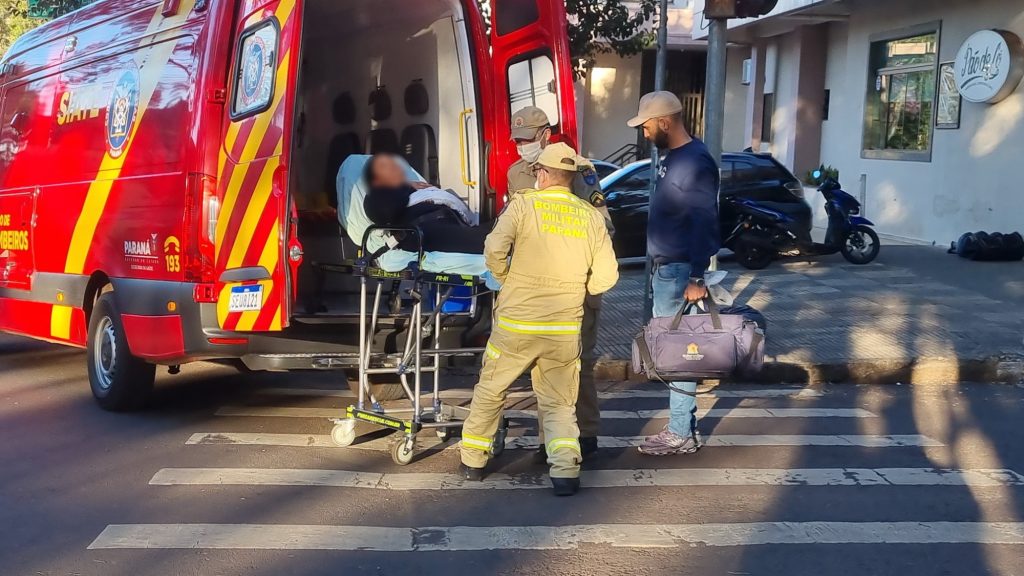 Mulher de 36 anos tem fratura na clavícula após acidente de moto no Centro