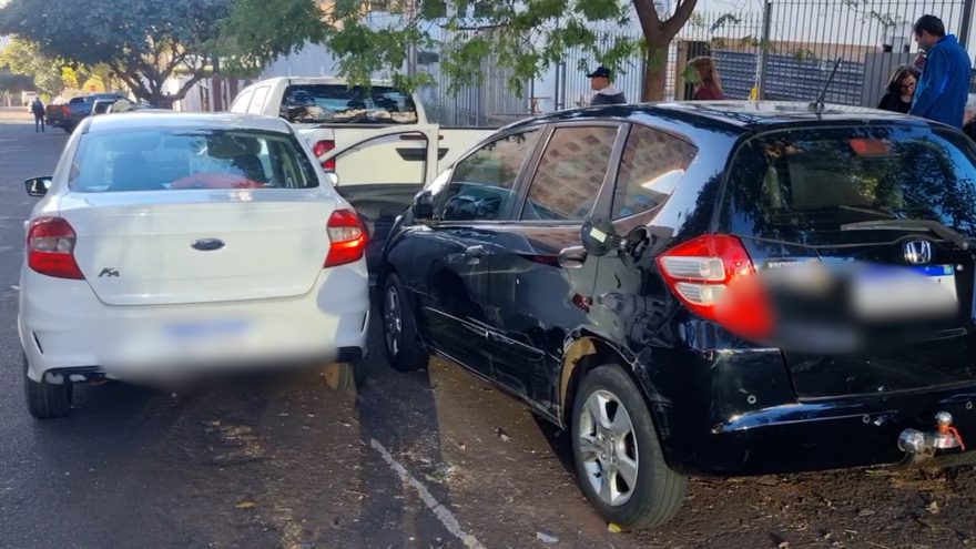 Acidente envolve quatro veículos na Rua Antonina em Cascavel