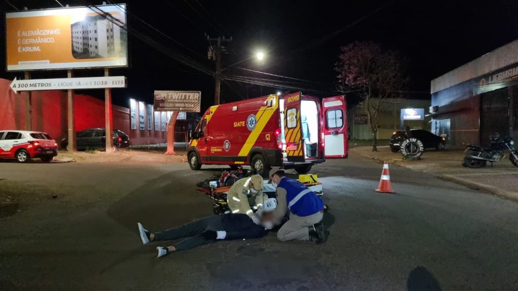 Homem fica ferido em acidente entre Biz e Jetta na Rua do Cowboy