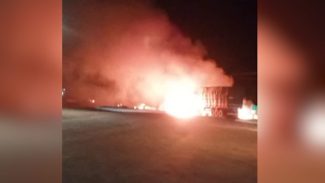 Vídeo: Caminhão pega fogo em acidente na BR-277, perto de Campo Bonito